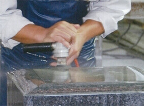 ②磨き作業